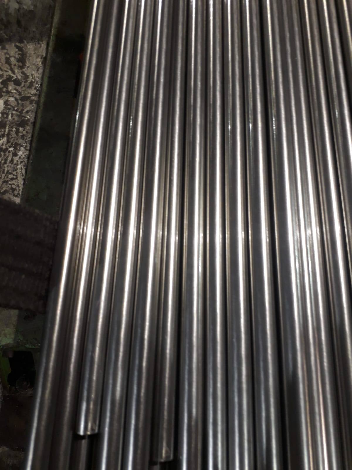 Round bar besi AS — close-up permukaan mill finish